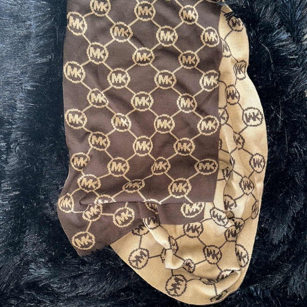 Brand new Michael Kors knit scarf